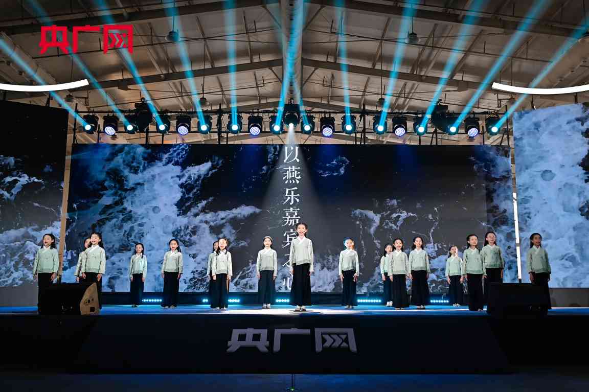 中华经典诵读育新人：诗歌教育助力校园文化传承(图1)