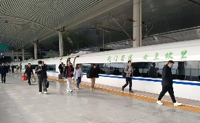 “剑门蜀道 女皇故里”高铁列车发车 - 耀途希冀旅游网