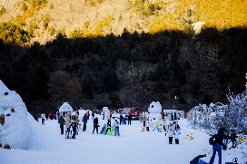 四川康定举办第二届冰雪·暖阳·温泉嘉年华(图3) 四川康定举办第二届冰雪·暖阳·温泉嘉年华(图3)