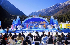 四川康定举办第二届冰雪·暖阳·温泉嘉年华 - 耀途希冀旅游网