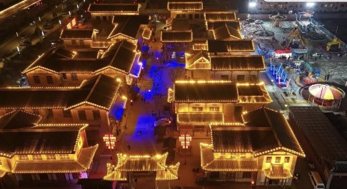 万荣锦里古街：影视模仿秀 新年引游人 - 耀途希冀旅游网