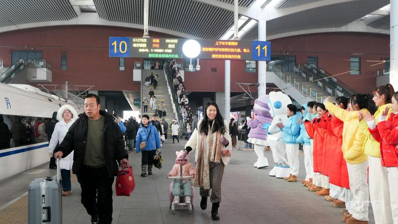冰雪高铁开启冬日浪漫之旅(图6) 冰雪高铁开启冬日浪漫之旅(图6)
