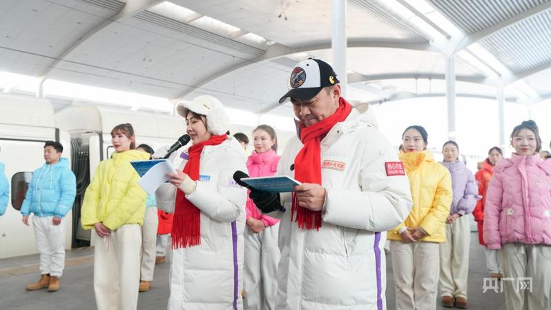 冰雪高铁开启冬日浪漫之旅(图2) 冰雪高铁开启冬日浪漫之旅(图2)