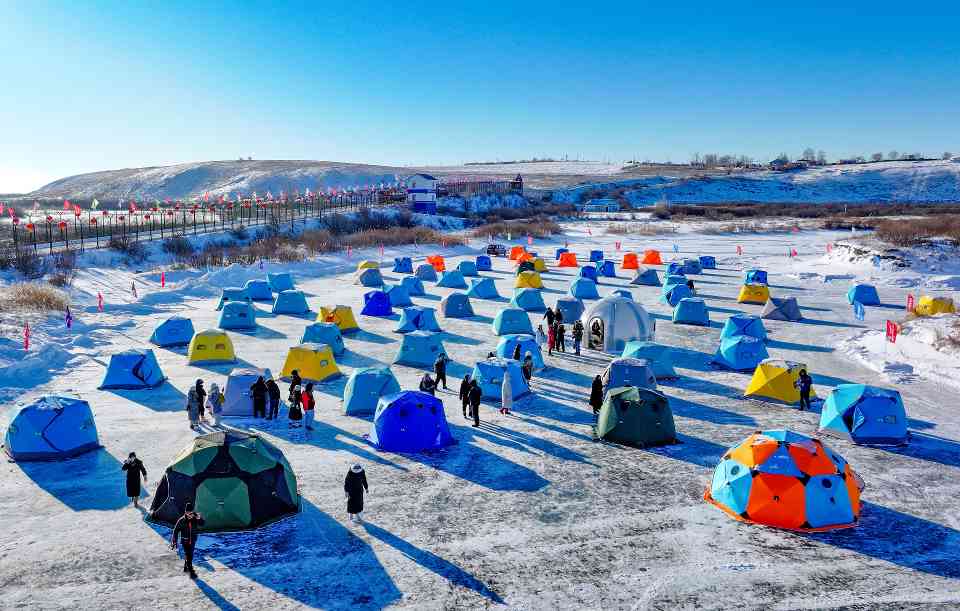 内蒙古黑山头口岸景区:丰富冰雪产品供给 释放冰雪经济动能(图5) 内蒙古黑山头口岸景区:丰富冰雪产品供给 释放冰雪经济动能(图5)