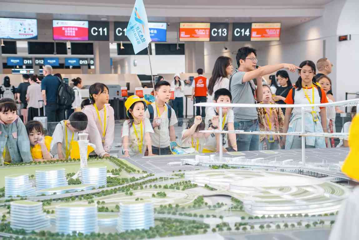 “民航+研学” 让航空梦触手可及(图3) “民航+研学” 让航空梦触手可及(图3)