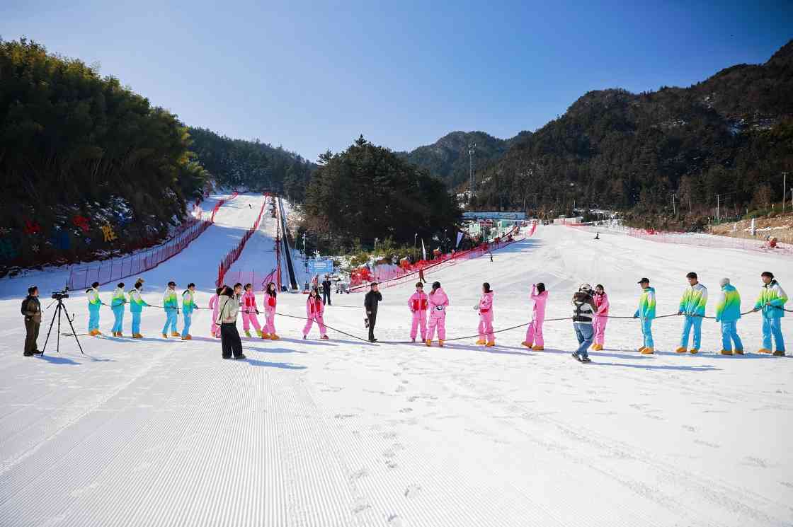 安徽启动快乐健身大众冰雪季活动(图2) 安徽启动快乐健身大众冰雪季活动(图2)