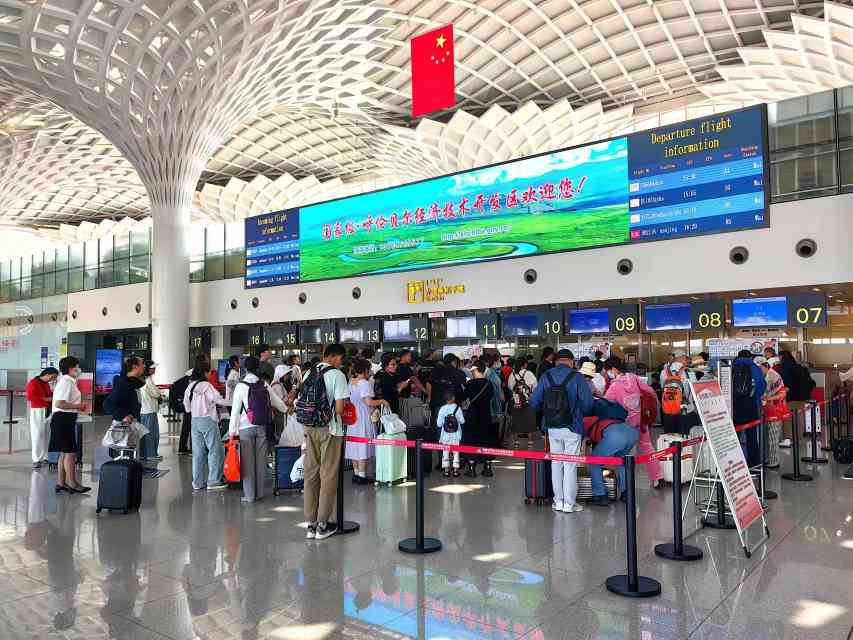 内蒙古机场集团2025年旅客吞吐量超2500万人次(图2) 内蒙古机场集团2025年旅客吞吐量超2500万人次(图2)
