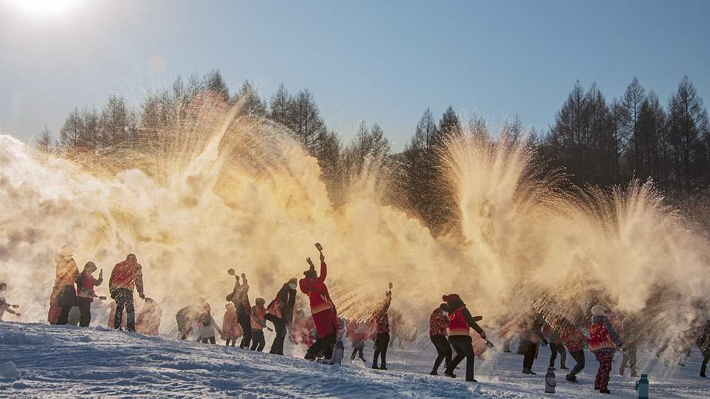 冰雪旅游消费主力与热门目的地指南 - 耀途希冀旅游网